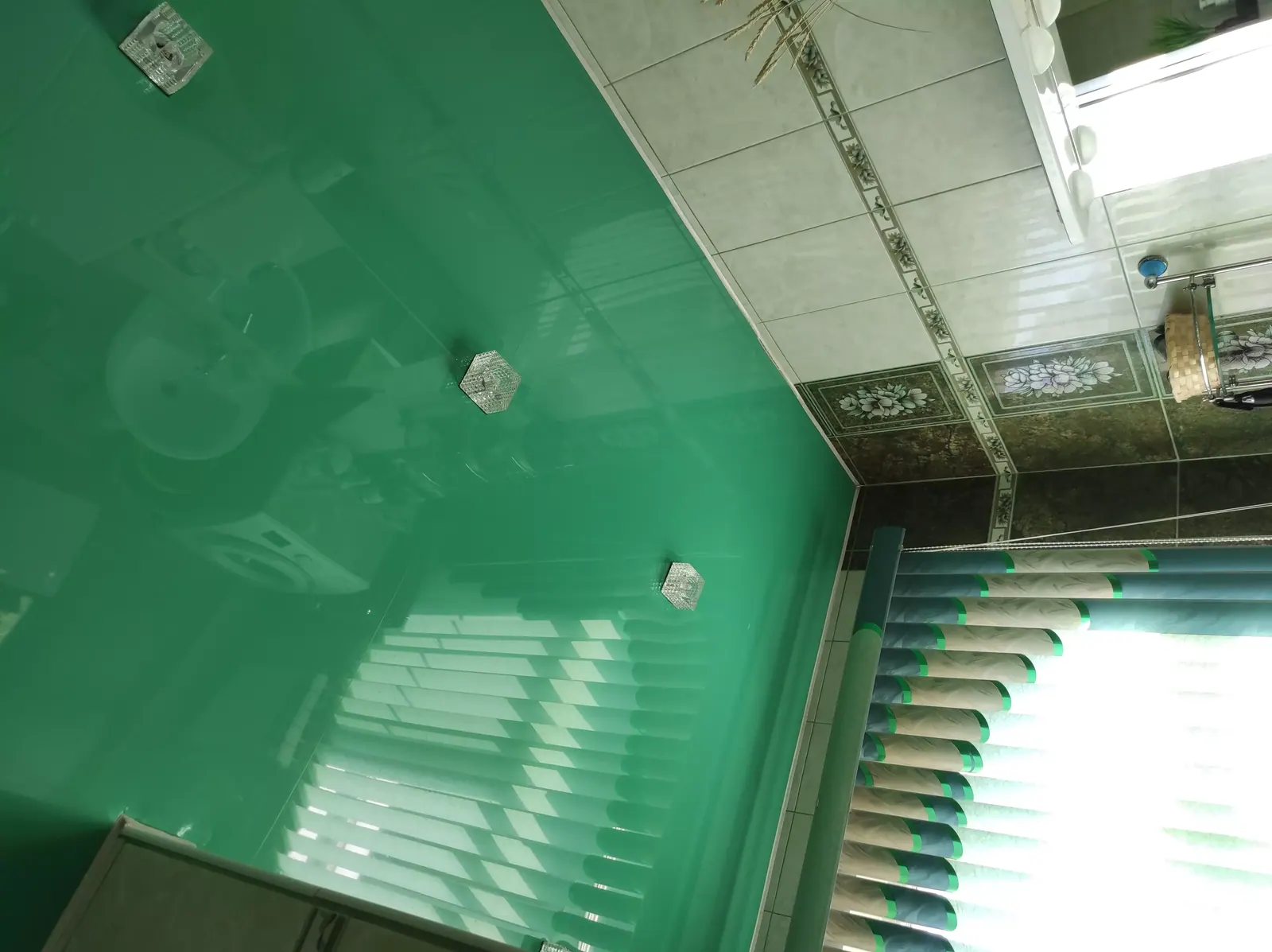 Зеркальный натяжной потолок для ванной — Тверь, проспект Ленина, 17/3, фото 1