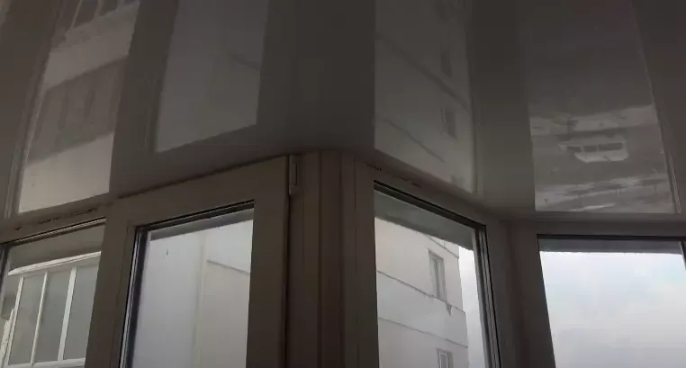 Зеркальный натяжной потолок на лоджию — Тверь, Паши Савельевой, 31, фото 2